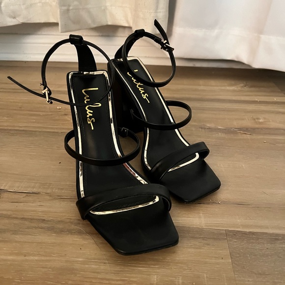 Black strappy lulus heels - Picture 1 of 4